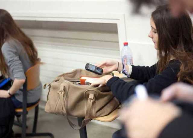 بداية عام 2024.. حظر استخدام الهواتف المحمولة بالمدراس فى هولندا لعدم تشتيت الطلبة