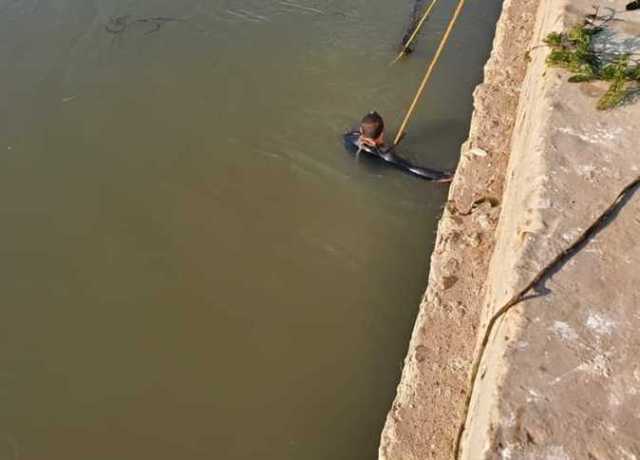 انتشال جثة لشخص مجهولة الهوية من مياه بحر مويس بالشرقية