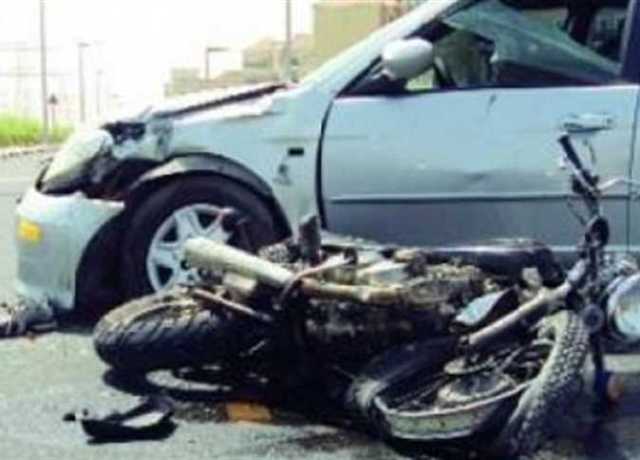 مصرع شخص في تصادم سيارة ودراجة نارية في أسوان