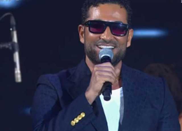 عمرو سعد يهاجم إلغاء حفل ترافيس سكوت في مصر : أعتذر للمغني العالمي