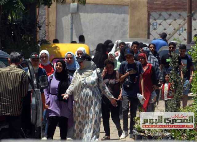 طلاب الثانوية العامة يتوافدون على اللجان لأداء امتحان الاستاتيكا