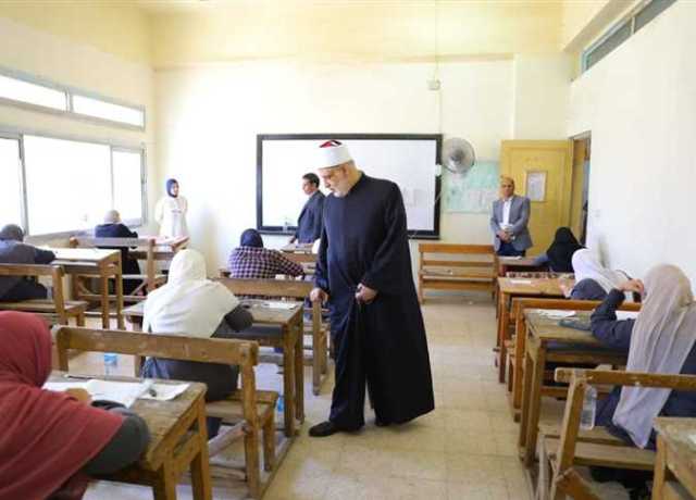 218 طالبًا بالثانوية الأزهرية في شمال سيناء يؤدون امتحان مادة البلاغة