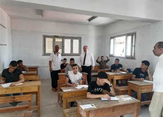 طلاب الثانوية الأزهرية بالإسكندرية يؤدون امتحان الصرف.. و«العمليات»: في مستوى الطالب المتوسط