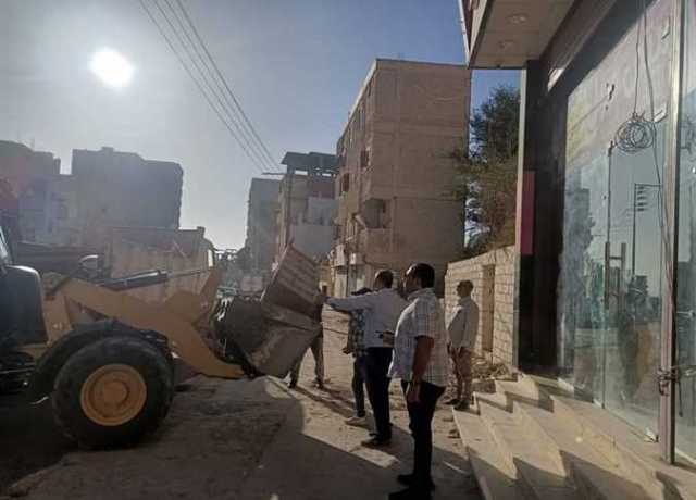 حملات لإزالة الإشغالات بمركز الخارجة في الوادي الجديد