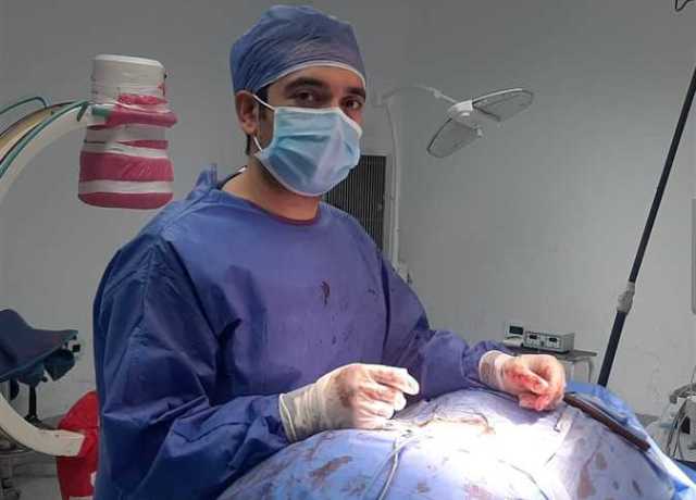 فريقي طبي بسيناء ينجح في استبدال مفصل الركبة لمريضة بمفصل صناعي