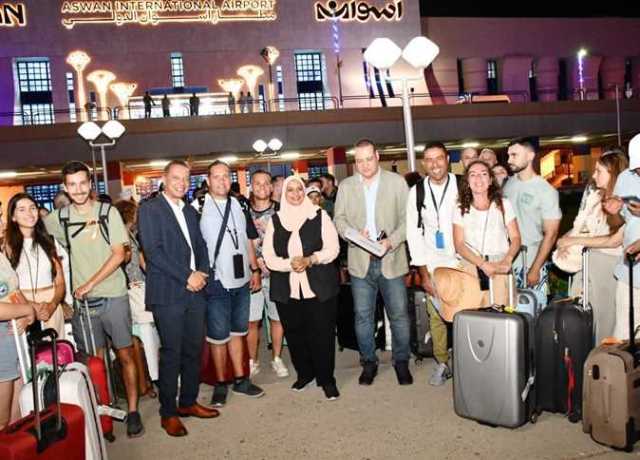 وصول 450 سائحا من إسبانيا في أولى الرحلات السياحية للطيران الشارتر إلى مطار أسوان
