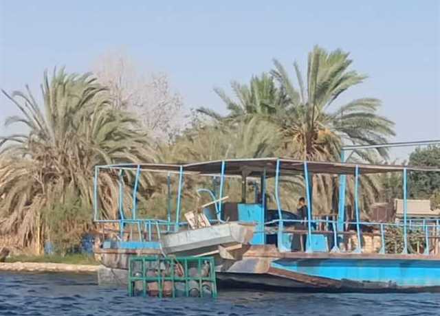 انقلاب سيارة نقل محملة بـ300 أسطوانة بوتاجاز من أعلى معدية فى النيل دون إصابات