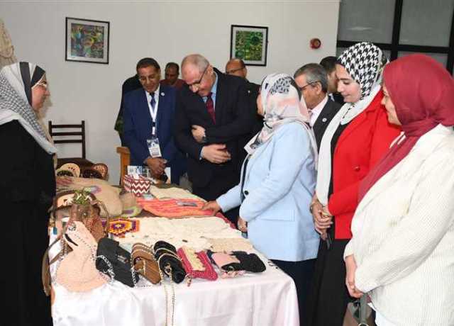 رئيس جامعة السويس يفتتح معرض «تراثنا»بمشاركة العارضين من سوريا والصين