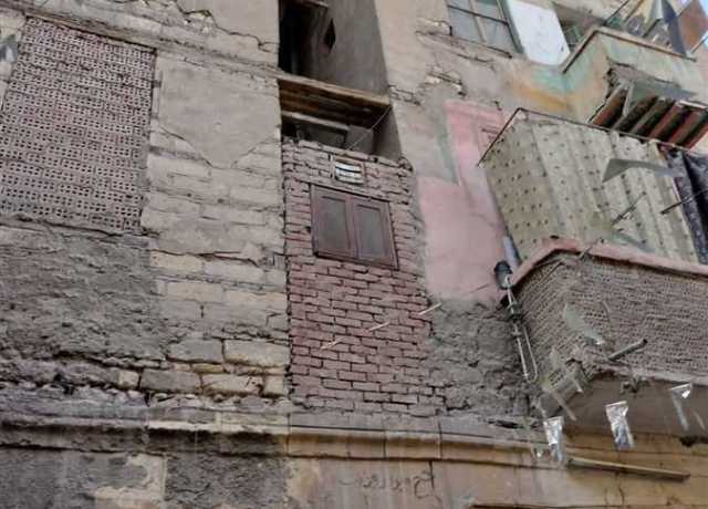 محافظ القاهرة: تشكيل لجنة هندسية لفحص البيوت المجاورة لـ عقار الخليفة المنهار