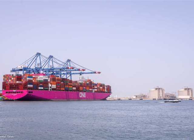 «ميناء دمياط» يستقبل وفد الخط الملاحي العالمي ONE