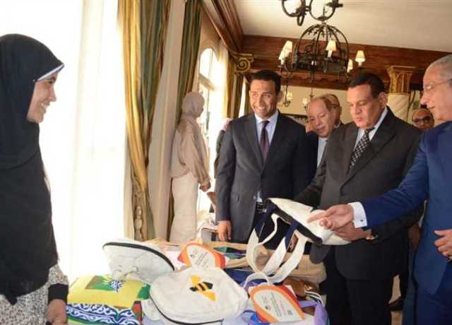 وزير التنمية المحلية ومحافظ الفيوم يتفقدان معرض «أيادي مصر» (صور)