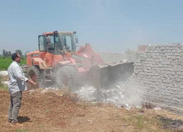 وزير التنمية المحلية يتابع جهود المحافظات في إزالة تعديات البناء المخالف علي الأراضي الزراعية