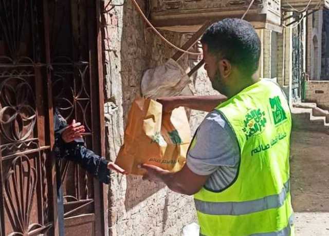 محافظ أسوان يتابع جهود تنفيذ مشروع الإطعام