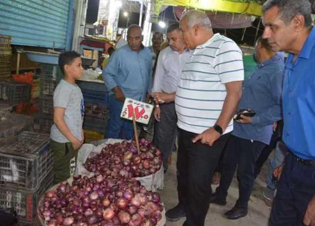 محافظ الوادي الجديد يتابع جهود توفير السلع وضبط الأسعار بالأسواق