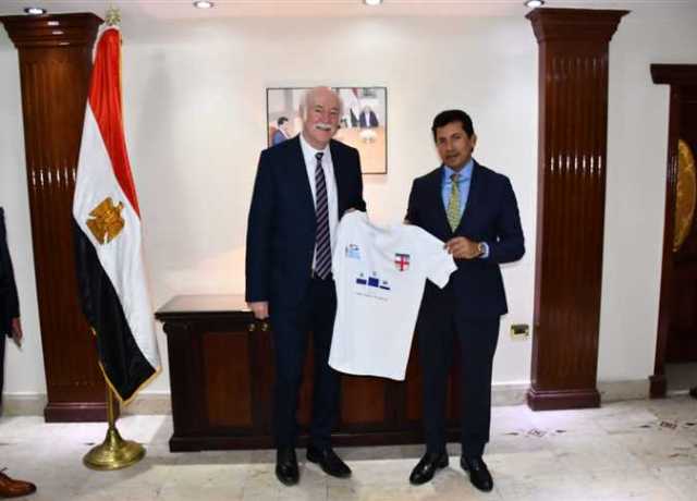وزير الرياضة يستقبل رئيس الاتحاد الدولي لكرة القدم للمشى لنشر اللعبة في مصر