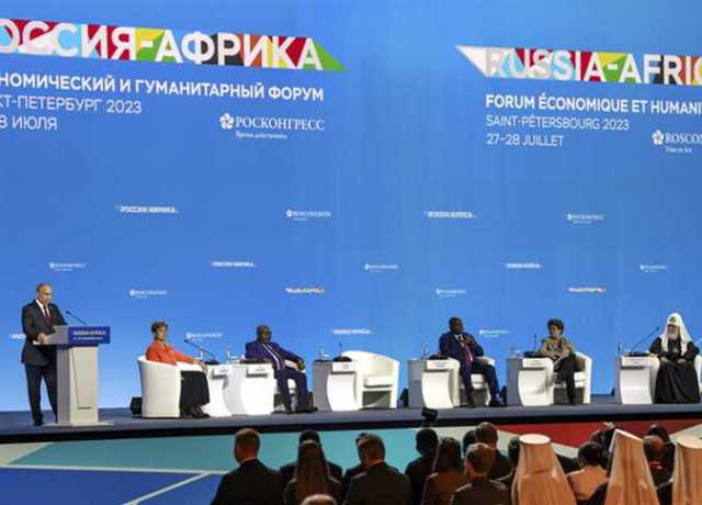 الرئيس الروسي يقترح دمج المناهج التعليمية مع القارة الأفريقية ويدعو الرياضيين لزيارة سوتشي