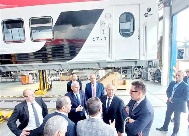 وزير النقل يلتقي رئيس شركة جانز مافاج لبحث توطين صناعة عربات السكك الحديدية في مصر