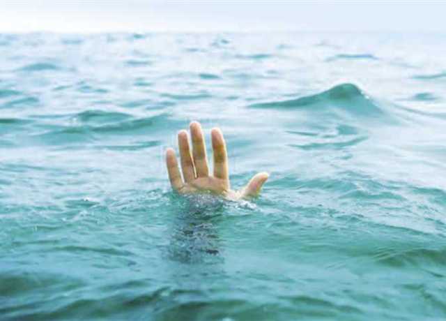 «تجنب نزول البحر بهذه الطريقة».. 8 إرشادات تحميك من الغرق في المصيف