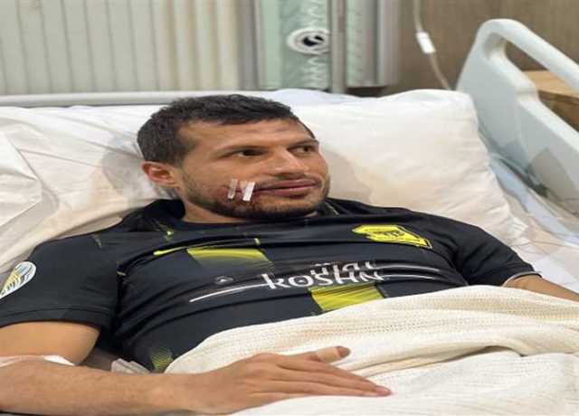 لاعب الصفاقسي يعتذر لـ طارق حامد بعد تسببه في إصابته الخطيرة (صورة)