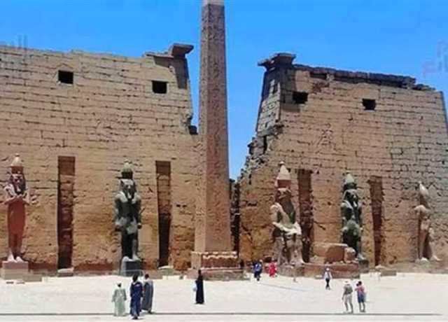 تمثال رمسيس الثاني بواجهة معبد الاقصر يثير التساؤلات فى الأوساط الأثرية