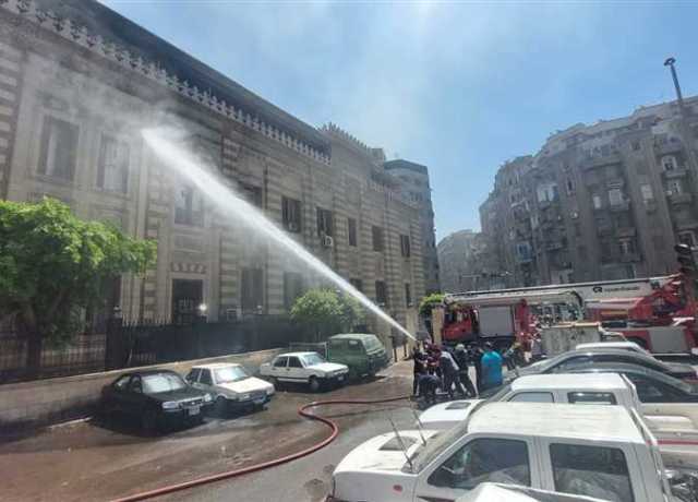 بعد السيطرة عليه.. وزير الأوقاف يتفقد آثار حريق نشب بمبنى الوزارة