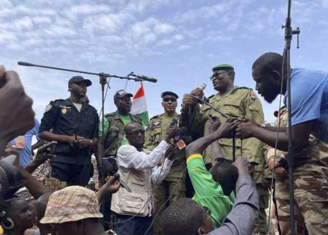 قادة انقلاب النيجر يتهمون دولة عظمى بالتخطيط لحرب بالوكالة.. وإيطاليا تدعو للتفاوض (تقرير)