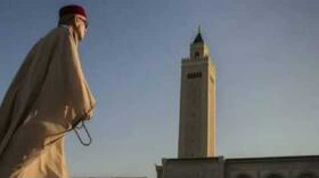 جدل واسع في تونس بعد رفض إمام تونسي رفع الآذان في مسجد يعمل فيه ومنعه الناس من الصلاة هناك