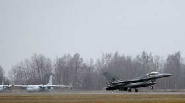 'بوليتيكو': الغرب فشل في الاتفاق على قضايا متعلقة بتدريب الطيارين الأوكرانيين على مقاتلات 'إف-16'