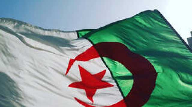 وصول الوفد الجزائري برئاسة رئيس الوزراء إلى بطرسبورغ للمشاركة في قمة 'روسيا - إفريقيا'