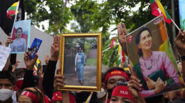 ميانمار.. نقل الزعيمة السابقة أونغ سان سو تشي من السجن إلى مبنى حكومي
