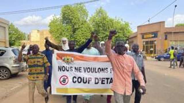 خبير يكشف خلفيات الموقف الفرنسي المتشدد من انقلاب النيجر