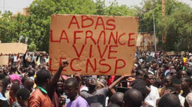 'أ.ف.ب': فرنسا ستجلي رعاياها من النيجر قريبا جدا