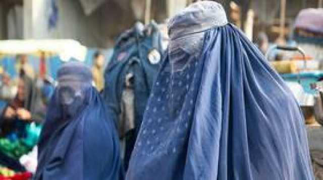 مسؤول في 'طالبان': المرأة تفقد قيمتها إذا كان وجهها مرئيا للرجال في الأماكن العامة