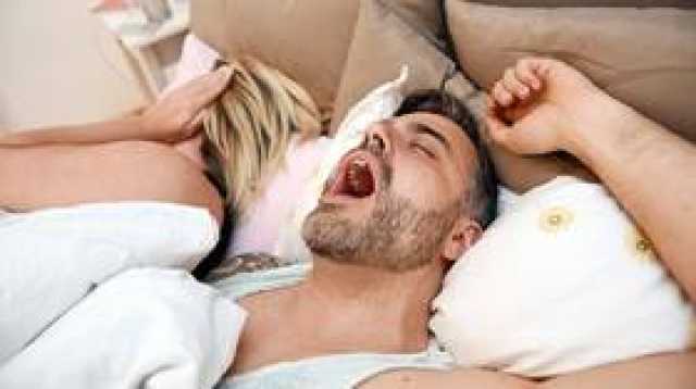 طبيب يوضح الفرق بين الشخير العادي ومتلازمة توقف التنفس أثناء النوم (apnea)
