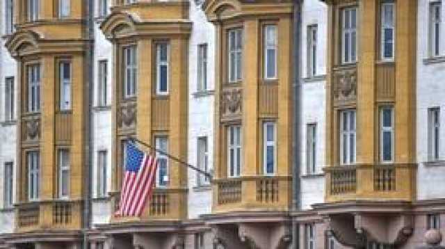 السفارة الأمريكية لدى موسكو تنفي تلقيها أي استدعاءات للاستجواب في قضية شونوف