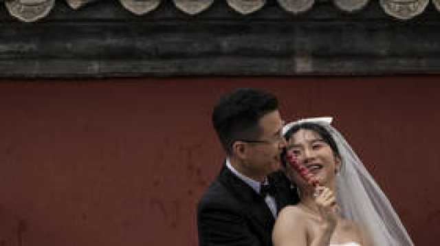 مقاطعة صينية تقدم 'مكافأة نقدية' للأزواج إذا كان عمر العروس أقل من 25 عاما
