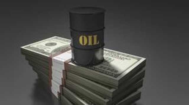 أسعار النفط قرب أعلى مستوياتها في عام