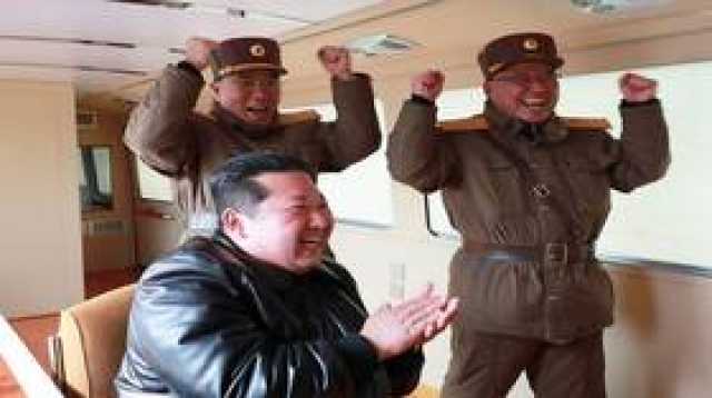 كوريا الجنوبية تعلق على أسباب تعمد الزعيم كيم اصطحاب ابنته في المناسبات العسكرية (صور)
