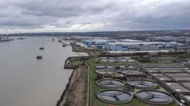 بريطانيا.. انقطاع المياه عن آلاف المنازل بسبب مشكلة في محطة مياه التايمز