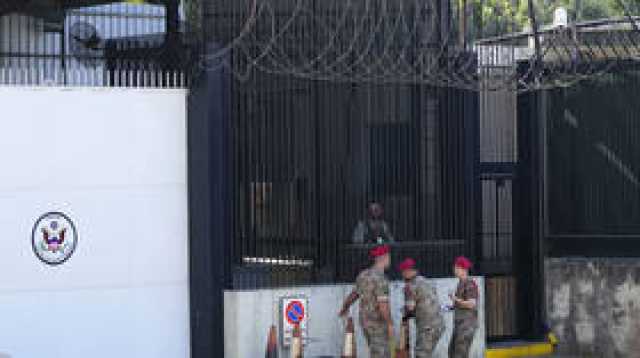 'انقبر صف برا'.. الكشف عن سبب إطلاق النار على السفارة الأمريكية في لبنان