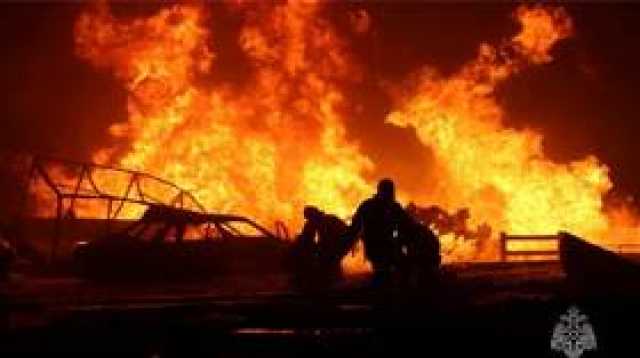 5 إصابات في حريق هائل اندلع بخط أنابيب نفطي غربي أوكرانيا وتسرب نفطي (فيديو)