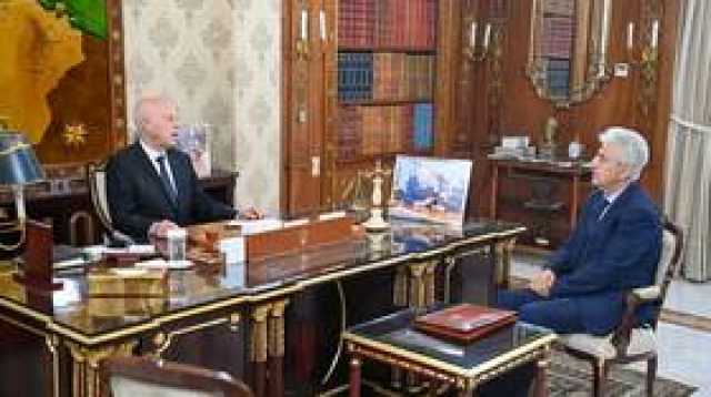 الرئيس التونسي يبحث مع وزير الدفاع إرسال مساعدات إلى الفلسطينيين