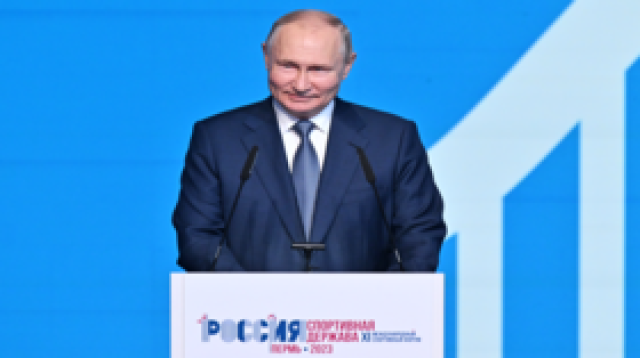 بوتين يؤيد فكرة إحياء تقليد العروض الرياضية في الساحة الحمراء