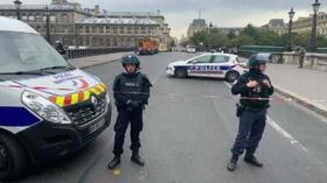 فرنسا.. اعتقال رجل هدد الشرطة بالسكاكين في مدينة ريمس وهو يصرخ 'الله أكبر'