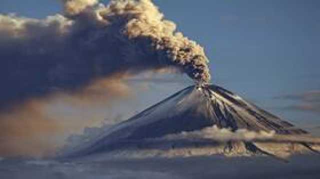 بركان كلوتشيفسكوي يقذف 'عمودا من الرماد' ارتفاعه سبعة كيلومترات