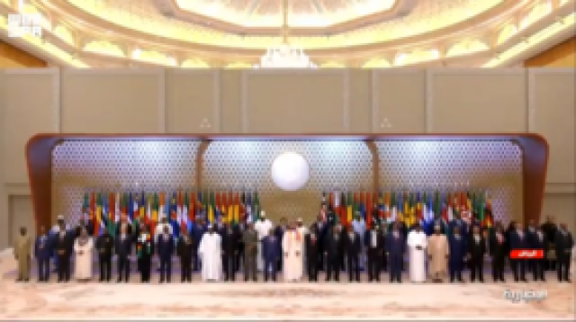 صورة تذكارية للقادة المشاركين في القمة السعودية الإفريقية المنعقدة في الرياض
