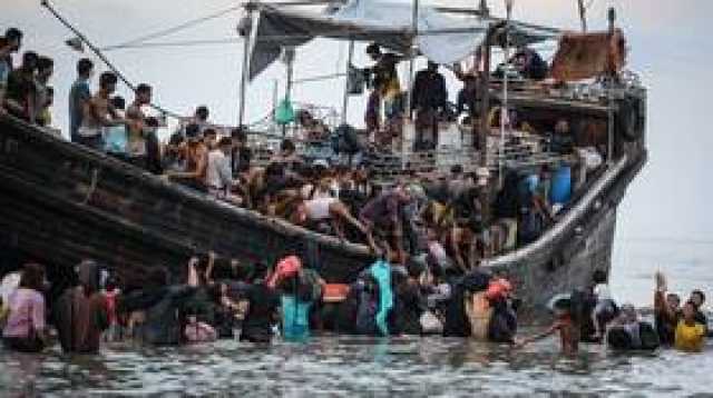إندونيسيا.. إعادة قارب يحمل نحو 250 لاجئا من الروهينغا إلى البحر (صور)