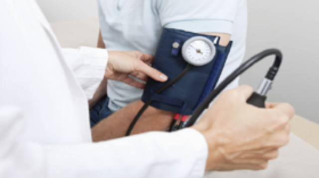 ارتفاع ضغط الدم في البرد.. الأسباب وطرق العلاج