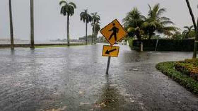 فلوريدا الأمريكية تكاد تغرق والعاصفة تتوجه إلى الساحل الشرقي (فيديو+صور)