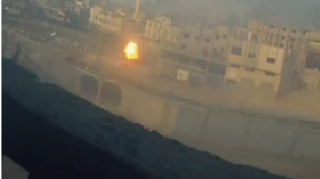 'القسام' تنشر مشاهد من التحام مقاتليها مع آليات وجنود إسرائيليين في حي التفاح والدرج بمدينة غزة